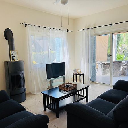 נאו חוריו Beach Villa Gladiolus מראה חיצוני תמונה